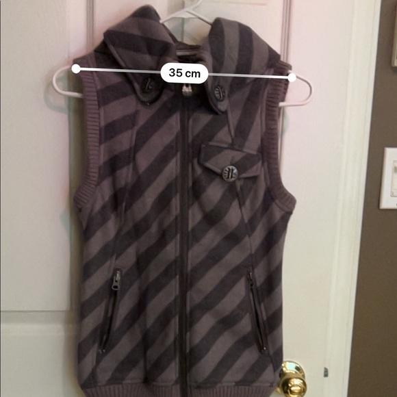 Burton purple Dryride Vest with Hood - Picture 8 of 9